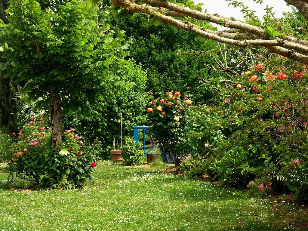 Le Colombier Bed & Breakfast Villeneuve-sur-Lot Bagian luar foto